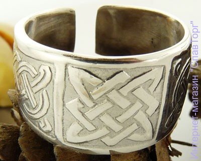 Перстень с изображением Сварожича из серебра Славяне
серебро 925 пробы, 5 г, безразмерный
На перстне изображён древнеславянский символ вечной молодости.