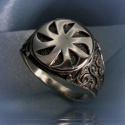 Кольцо с коловратом, малое, 19,5  
Серебро 925 пробы, размер 19,5