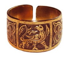Перстень с изображением птицы Славяне
медь
На перстне изображена птица – символ света, покоя и благополучия.