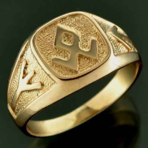 Золотое кольцо с рунами